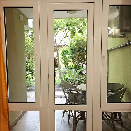 Apartment Cozy Place - в центъра, само на 5 минути пеша от плажа Burgas City